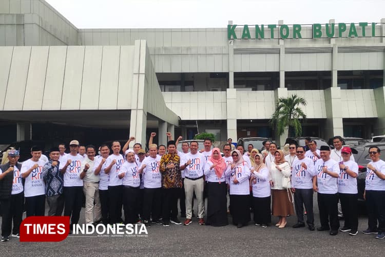 Tinjau 'Masjid Ramah Pemudik', Bupati Situbondo Dorong UMKM Situbondo Naik Kelas