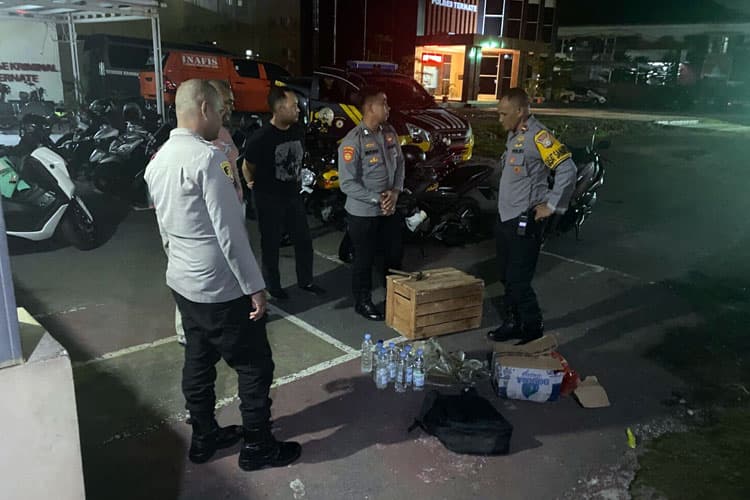 Polres Ternate Amankan Miras yang Dikemas dalam 19 Kantong Plastik Bening