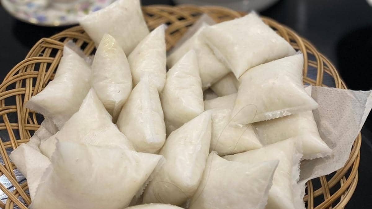 Waspadai Bahaya di Balik Ketupat atau Lontong Berbungkus Plastik