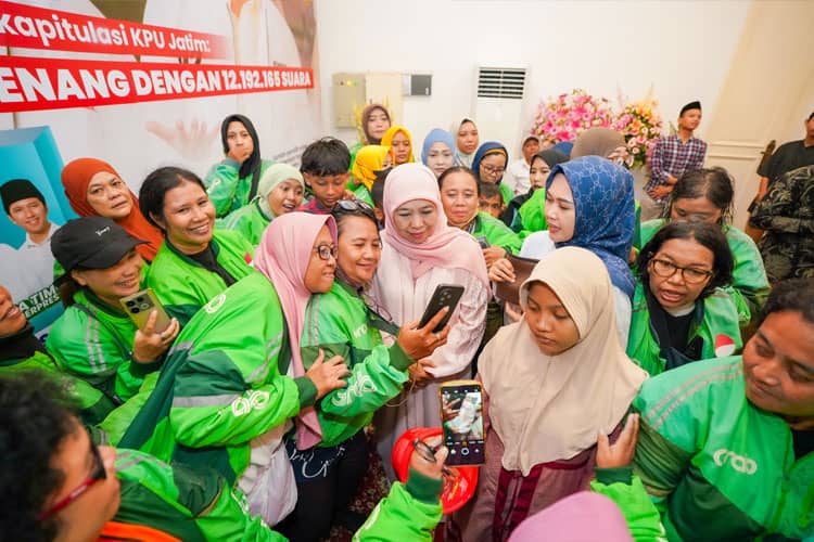 Halal Bihalal dengan Driver Ojol Perempuan, Gubernur Khofifah: Mereka Dekat di Hati Saya