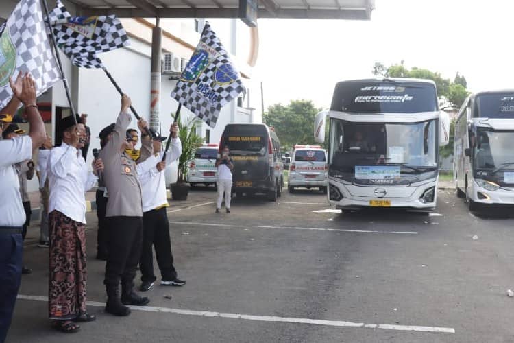 Forkopimda Kebumen Berangkatkan 16 Bus Balik Gratis Menuju Jakarta