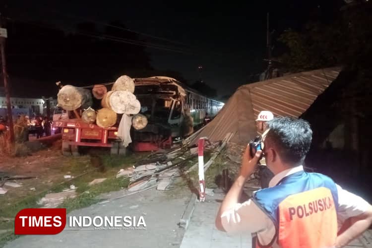 Kecelakaan Kereta Api di Gresik, PT KAI Tempuh Jalur Hukum kepada Pengemudi Truk