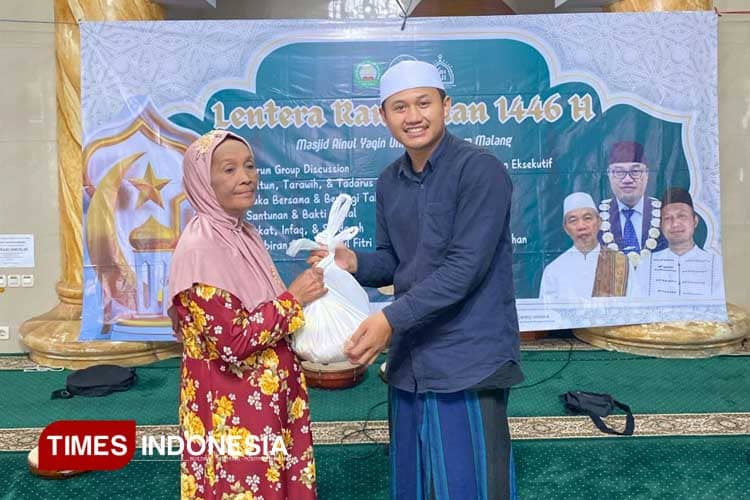 Bakti Sosial Masjid Ainul Yaqin Unisma Malang Kepada Warga Jabung
