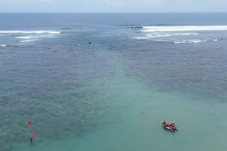 Pencarian Tiga Santri Amanatul Ummah Hilang di Pantai Balekambang Malang Terkendala Cuaca