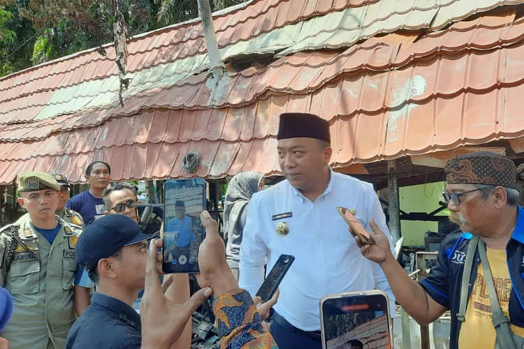Pemkab Situbondo Beli Enam Mobil Dinas, Begini Penjelasan Bupati Rio
