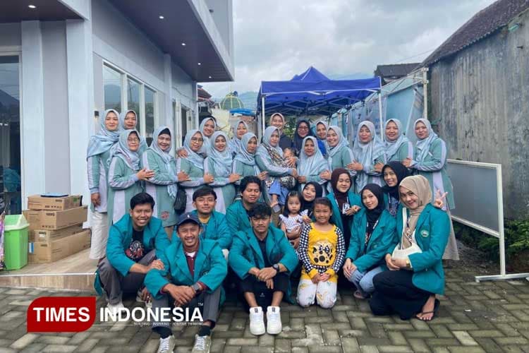 Dukung Tumbuh Kembang Balita dan Anak, Mahasiswa Unisma Malang Turut dalam Pelaksanaan Posyandu