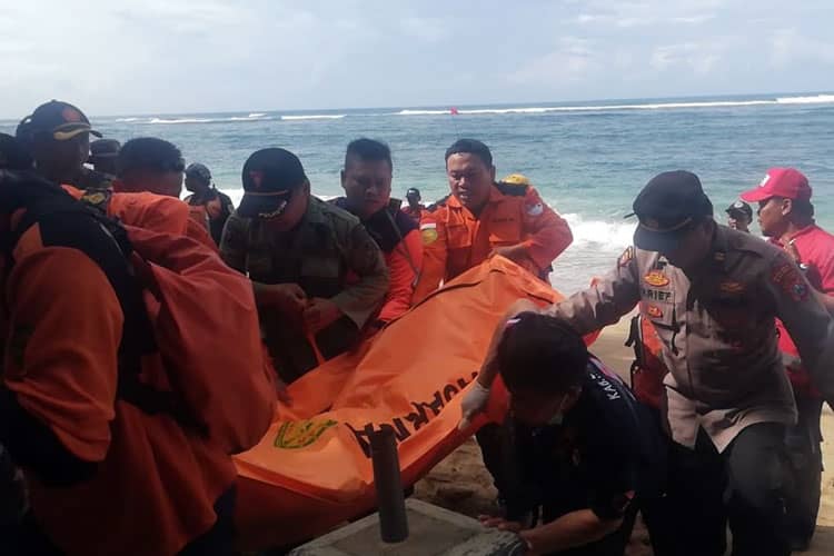 Dua Santri Korban Terseret Ombak Pantai Balekambang Ditemukan