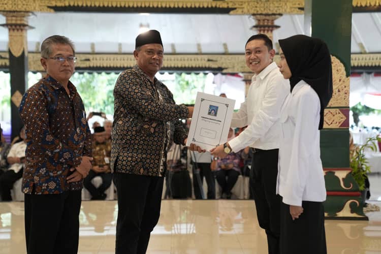 Bupati Sleman Serahkan 144 SK CPNS, Tegaskan Pentingnya Dedikasi dan Etika Kerja