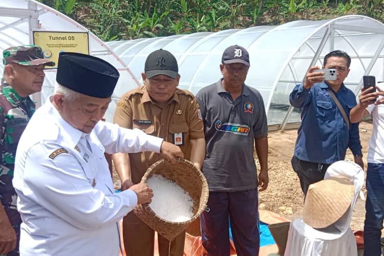 Bupati Malang Resmikan KUGAR Sumberoto Makmur Sejahtera, Produksi Garam Tunnel Disebut Garam Sehat