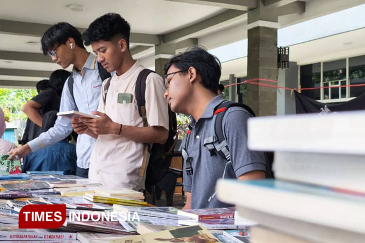 Bazar Buku LPM Kavling 10 UB, Upaya Mengangkat Buku yang Terpinggirkan