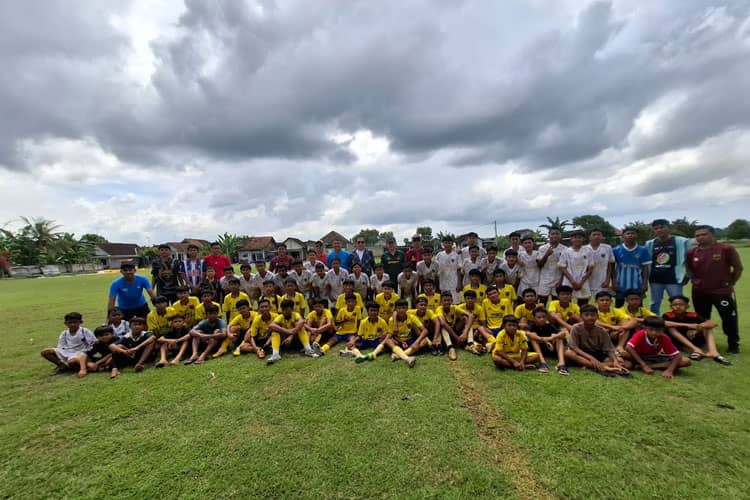 Tinjau Bibit Muda, Ketua Askab PSSI Banyuwangi Ingatkan Makan Bergizi Demi Performa Prima