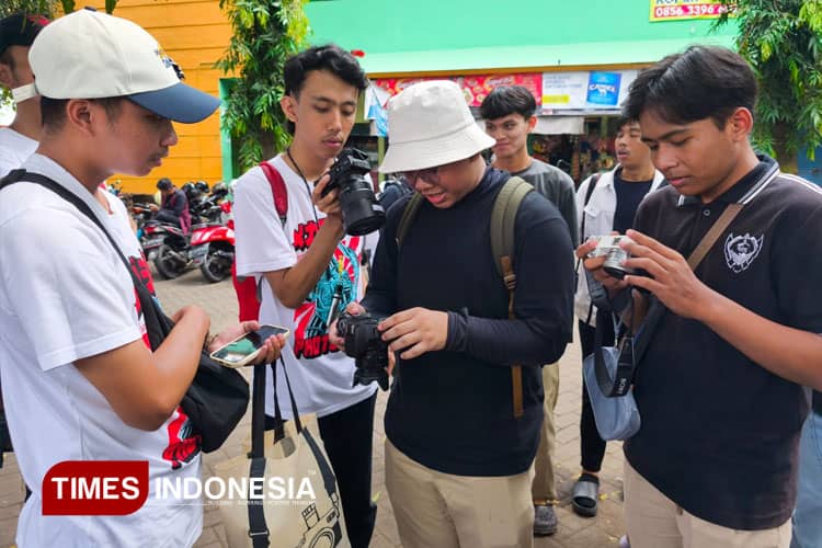 Gudang Kamera Malang Rangkul Peminat Fotografi dalam Hunting Street Pasar Comboran