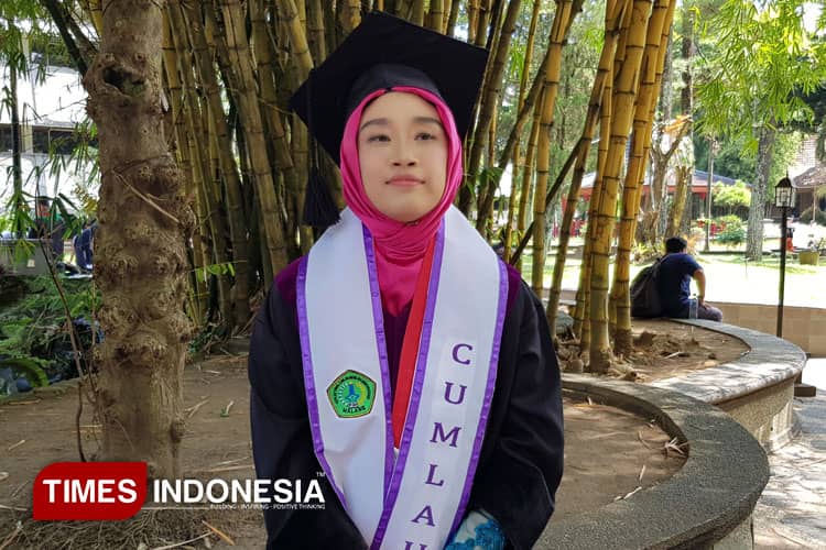 Pramita Rahayu, Ibu Tiga Anak Jadi Lulusan Terbaik Pascasarjana STIE Malangkucecwara