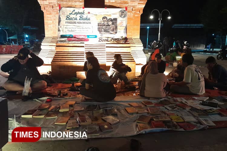 Forum Baca dan Diskusi Beri Warna Berbeda di Gelora Merdeka Kraksaan Probolinggo