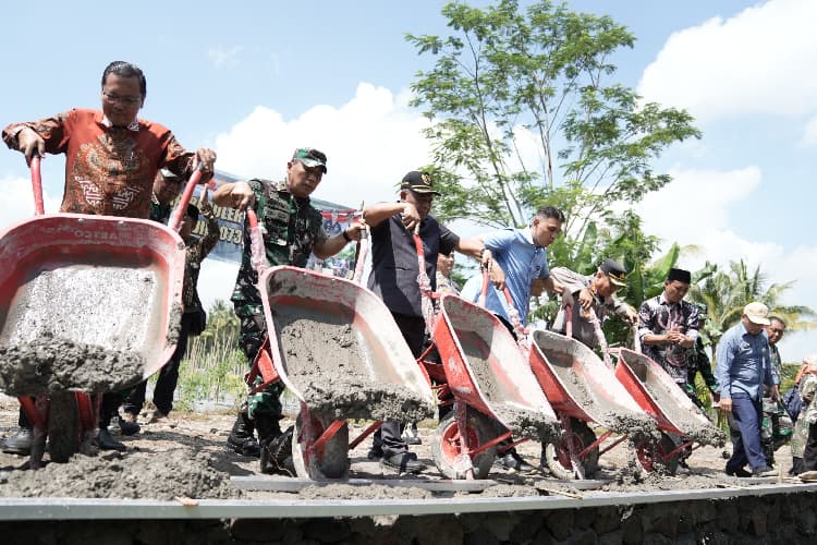 Bupati Sleman Resmikan TMMD ke-124, Dorong Pembangunan Desa dan Kebersamaan Warga