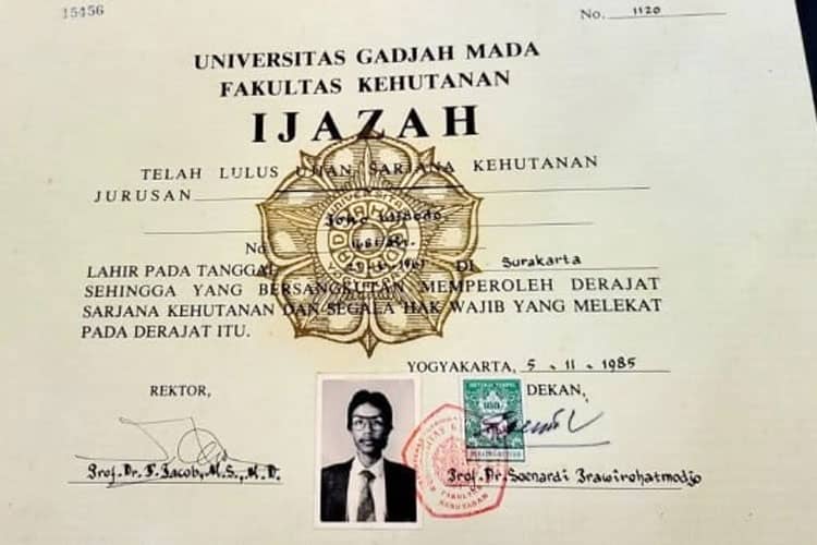 Keluarga Jokowi Hadirkan Ijazah Asli ke Bareskrim Polri