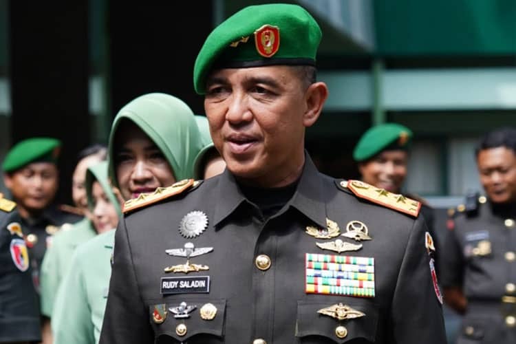Pangdam Brawijaya Terima Penghargaan Bintang Bhayangkara Pratama