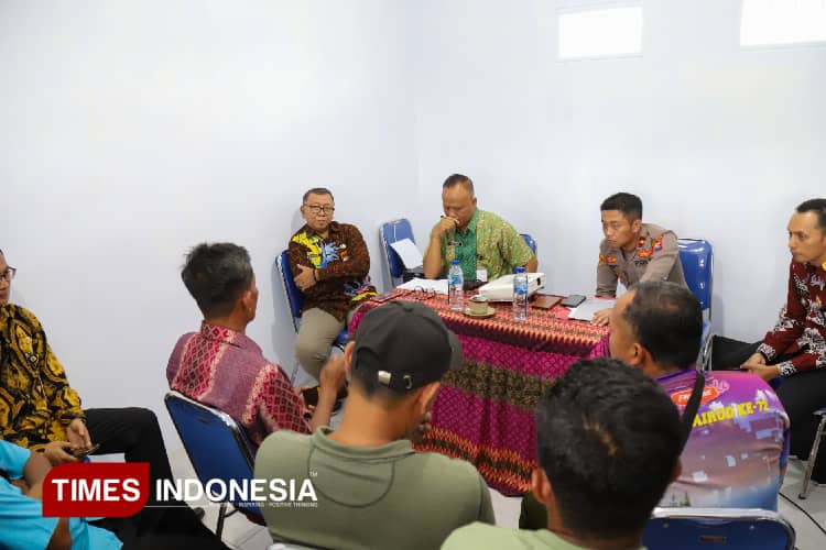 Usai Didemo Warga, Pemkab Jember Ambil Sampel Sungai yang Dialiri Limbah PT DGS