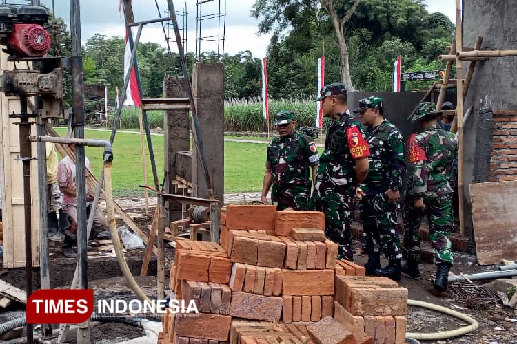 Tidak Layak Huni, Satgas TMMD ke-124 Jember Bongkar Rumah Warga