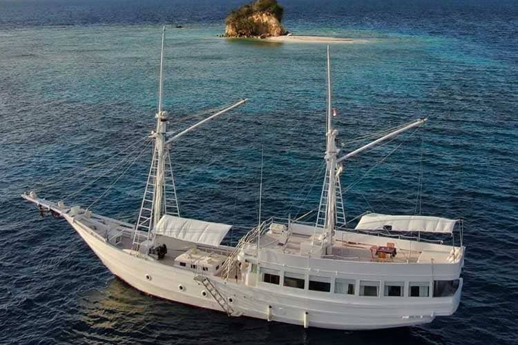 ALEXA Private Cruises: The Most Luxurious Yacht Charter in Indonesia