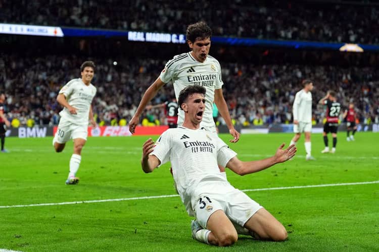 Gol Jacobo Ramon Tunda Pesta Juara Barcelona