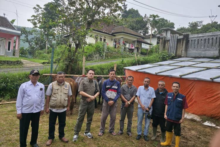 PT Berkat Cawan Energi Serahkan 7 Hewan Kurban untuk Warga Sukabumi, Wujud Apresiasi dan Kepedulian Sosial di Momen Idul Adha 2025