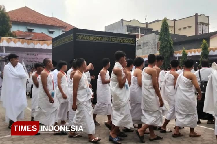 Khidmatnya Manasik Haji di MA Unggulan Darul Ulum Jombang