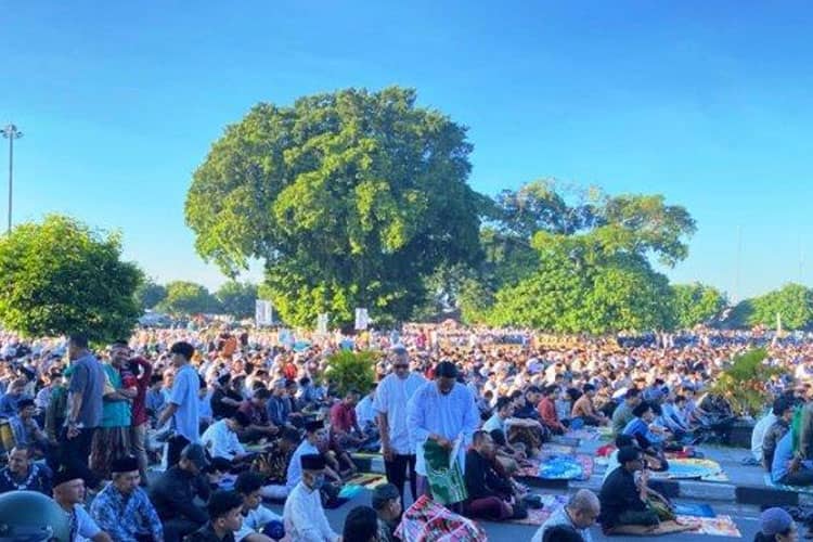 Takbir Menggema, Ribuan Jamaah Ikuti Shalat Idul Adha di Alun-alun Selatan Kota Yogyakarta