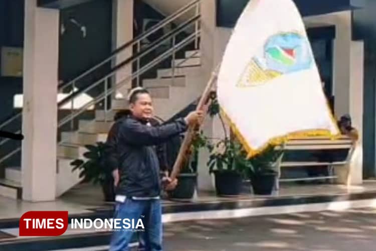 Kadispora dan Ketua KONI Kota Tasikmalaya Resmi Lepas Kontingen Voli ke BK Porprov 2025