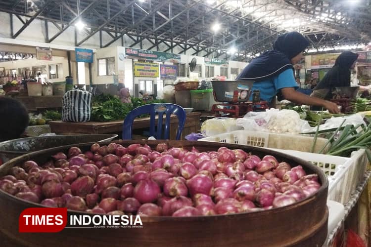 Bapanas: Harga Bawang Merah dan Cabai Turun, Daging Ayam dan Beras Naik