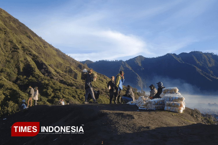 Saat Yadnya Kasada Bromo Membuka Jalan Ekowisata Bermakna