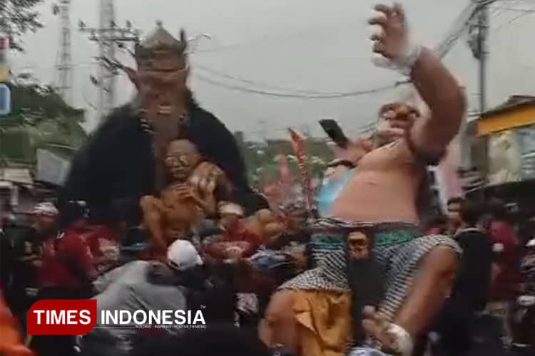 Pawai Ogoh-ogoh Sangkala Ramaikan Perayaan 1 Suro di Gunung Kawi Wonosari Malang