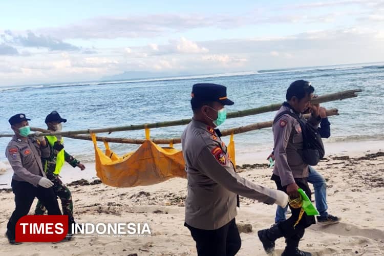 Jenazah Diduga Korban KMP Tunu Pratama Jaya Ditemukan Terdampar di Pantai Plengkung Banyuwangi