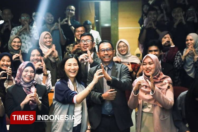 Angkat Isu Kepemimpinan Inklusif dan Ekonomi Kreatif, Wamen PPPA RI Berbagi Inspirasi Dalam Kuliah Tamu Prodi S2 MM FEB UNJ