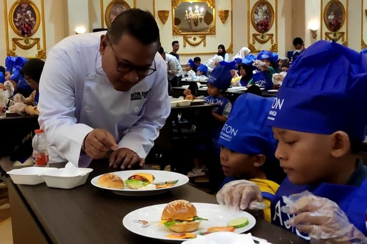 Yuk Ikuti Kids Cooking Class di Aston Banyuwangi Bareng Rubi, Dijamin Seru!