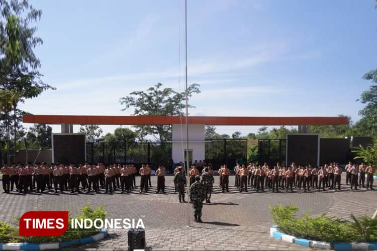 Santri TISMA Malang Juga Belajar Disiplin dan Peraturan Baris-Berbaris bersama Koramil Dau