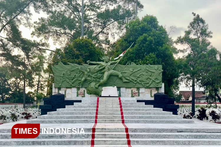 Menelusuri Sejarah Kemerdekaan di Taman Makam Pahlawan Raden Wijaya