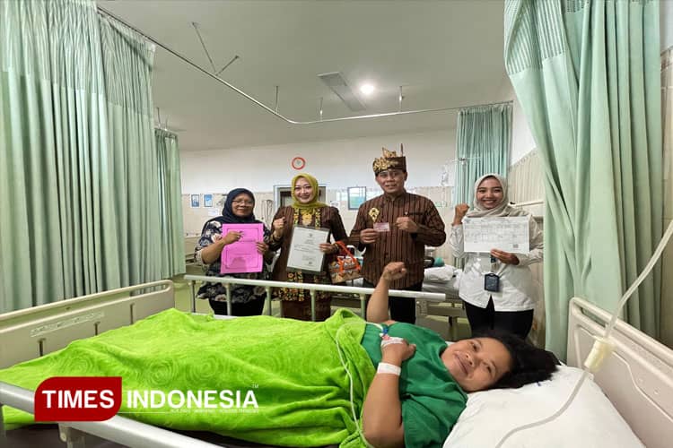 Dispendukcapil Jember Bagikan Paket Adminduk bagi Bayi yang Lahir 17 Agustus