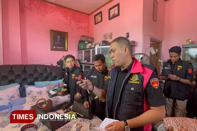 Tim Tipidsus Kejari Sumba Timur Geledah Rumah Mantan Direktur PT Astil