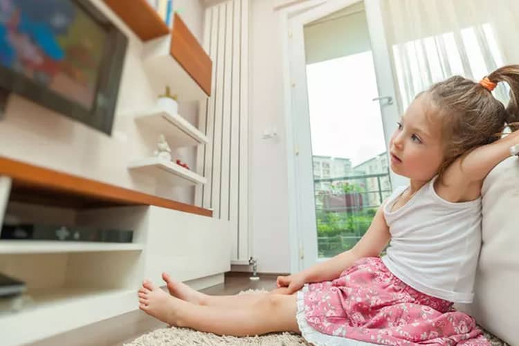 Psikolog Ungkap Kriteria Tayangan TV yang Tepat untuk Anak Berdasarkan Usia