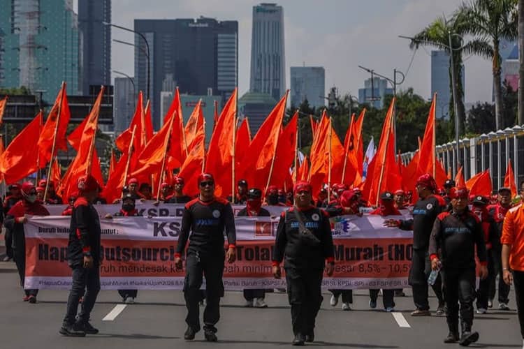 Enam Tuntutan Buruh Disuarakan pada Unjuk Rasa di DPR