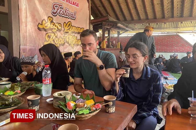 Osing Village Delights: Sego Lemeng Meets Kopi Uthek