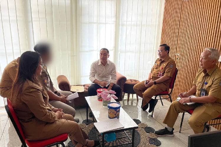 Eri Cahyadi Tangkap Basah Oknum Pegawai Kelurahan Terbukti Lakukan Pungli Adminduk