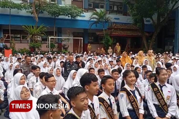 Sekolah Swasta Bakal Dapat Seragam Gratis, Pemkot Malang Siapkan Rp2 Miliar