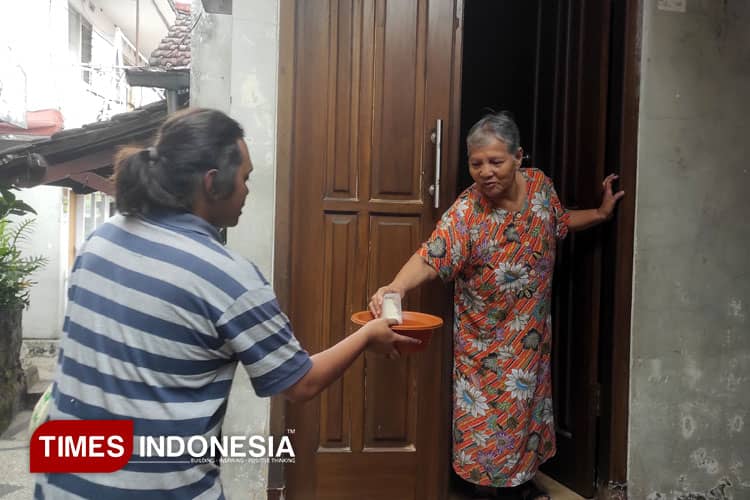 Jimpitan Beras, Tradisi Gotong Royong yang Masih Lestari di Kauman Malang