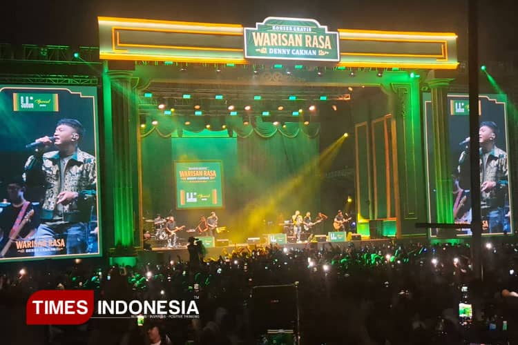 Konser Denny Caknan di Banjarnegara Diserbu Lintas Generasi