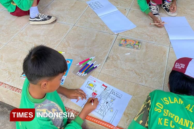 Lomba Mewarnai HUT RI: Mengasah Kreativitas Siswa SD Islam Al Faqih Bersama KSM UNISMA Kelompok 24 Desa Sukoanyar