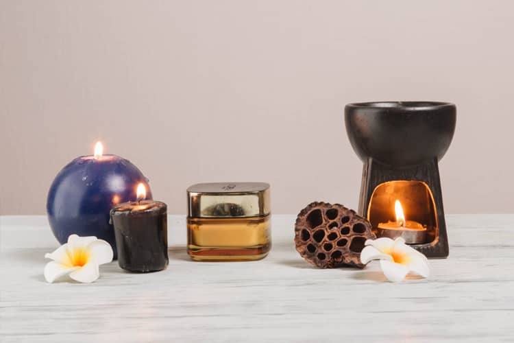 Seni Membuat Lilin Aromaterapi Sendiri di Rumah