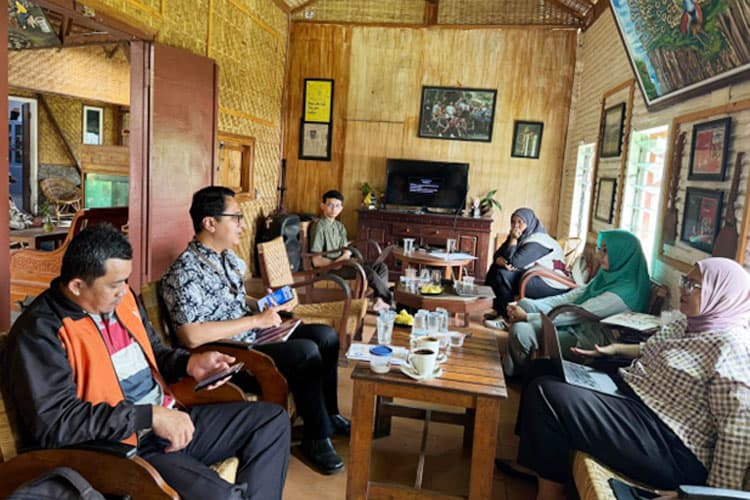 UMM Gelar Program Pembuatan E-commerce Dukung Digital Marketing Paguyuban Q-Mas M Berbasis Mobile