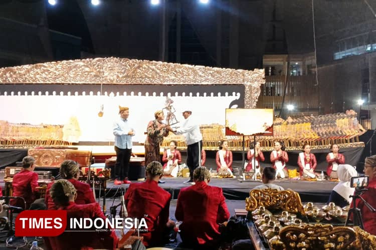 Lewat Wayang, Unesa Surabaya dan Bakesbangpol Dorong Generasi Muda Lestarikan Budaya